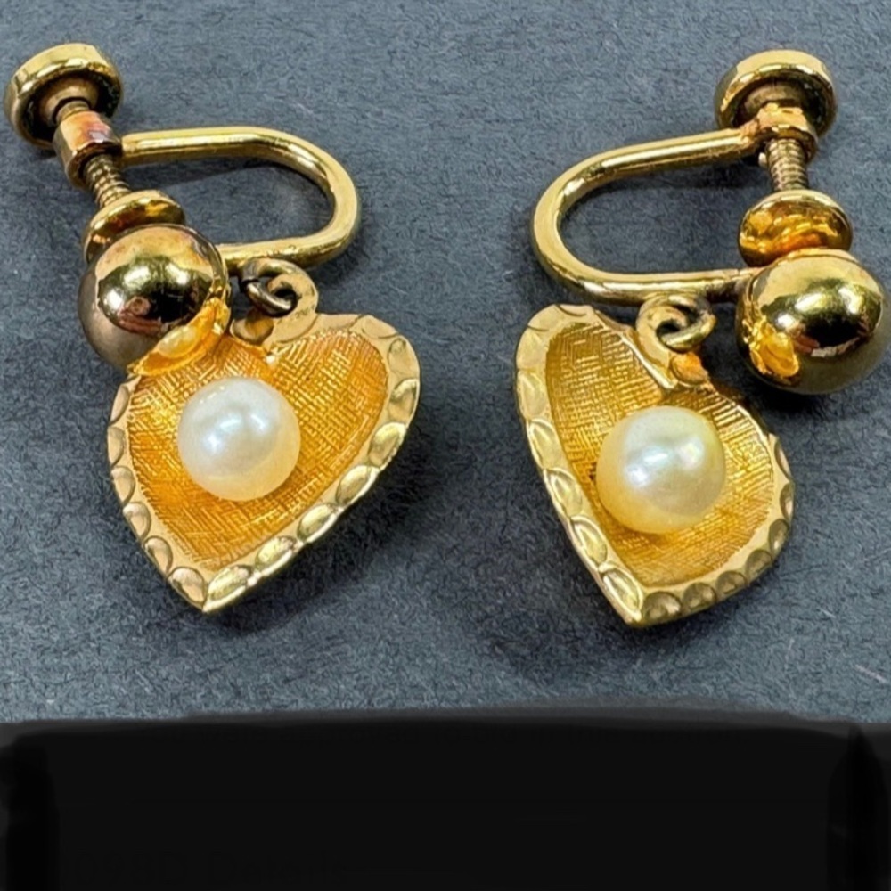 Vintage 12K gold‎ filled faux pearl heart screw earrings + miniature pendant. - Picture 3 of 6